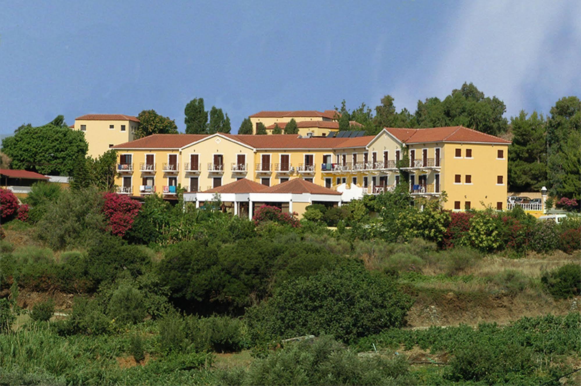 Otel Karavados Beach Hotel